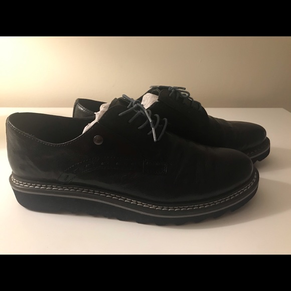 NWT. Stylish crumpled leather women derby shoes - Picture 12 of 12